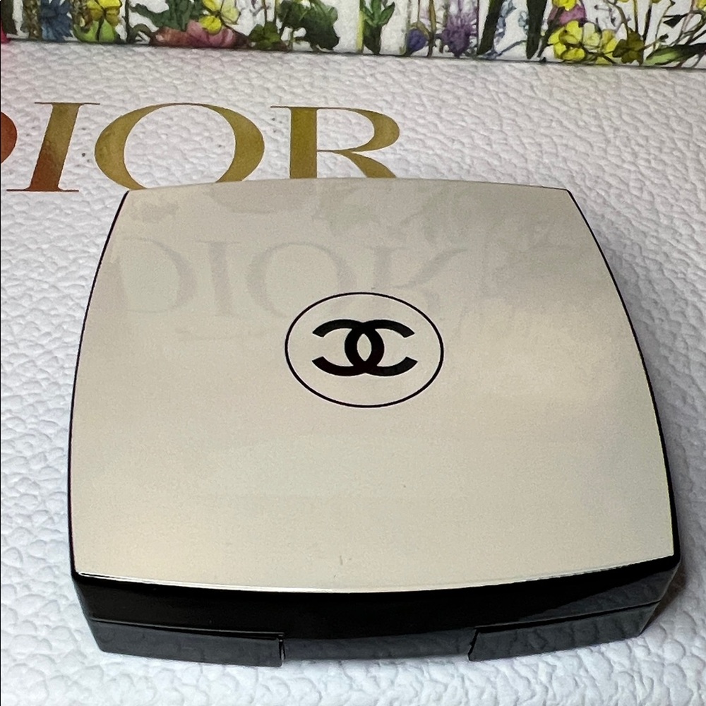 CHANEL Black and Cream Compact Case